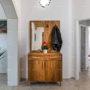 Prodaja - luksuzna vila s bazenom i jacuzzijem na prostranoj okućnici, Marčana!