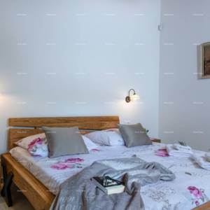 Prodaja - luksuzna vila s bazenom i jacuzzijem na prostranoj okućnici, Marčana!