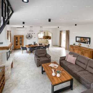 Prodaja - luksuzna vila s bazenom i jacuzzijem na prostranoj okućnici, Marčana!