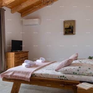 Prodaja - luksuzna vila s bazenom i jacuzzijem na prostranoj okućnici, Marčana!