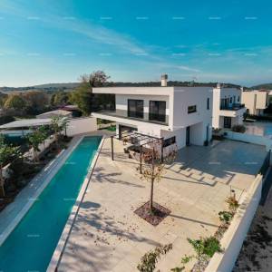 Prodaja - novoizgrađena, moderna i ekskluzivna vila s bazenom, Volme, Pula!