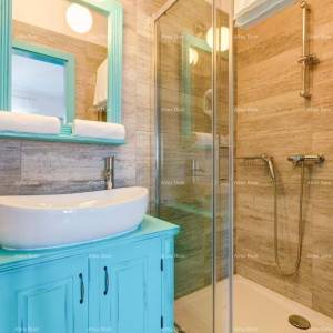 Prodaja- obiteljski hotel u srcu stare jezgre ribarskog grada, Fažana! 100 m od mora!