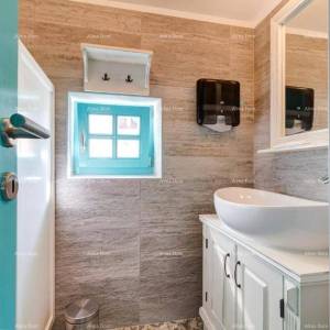 Prodaja- obiteljski hotel u srcu stare jezgre ribarskog grada, Fažana! 100 m od mora!