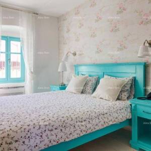 Prodaja- obiteljski hotel u srcu stare jezgre ribarskog grada, Fažana! 100 m od mora!