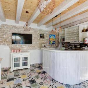 Prodaja- obiteljski hotel u srcu stare jezgre ribarskog grada, Fažana! 100 m od mora!