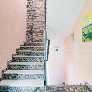 Prodaja- obiteljski hotel u srcu stare jezgre ribarskog grada, Fažana! 100 m od mora!