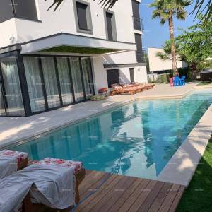 Prodaja - Prekrasna, moderna vila s bazenom - smart home, Fažana! Pogled na more!