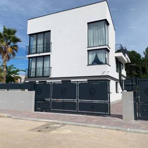 Prodaja - Prekrasna, moderna vila s bazenom - smart home, Fažana! Pogled na more!