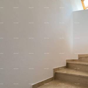 Prodaja renovirane kuće s pogledom na more, Medulin!