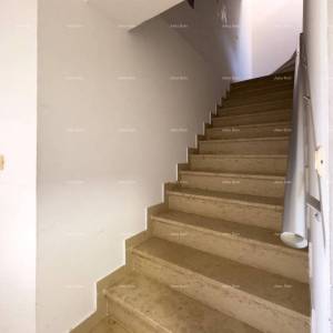 Prodaja renovirane kuće s pogledom na more, Medulin!