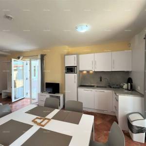 Prodaja  samostojeće kuće u Medulinu, 150m do plaže. Pošesi.