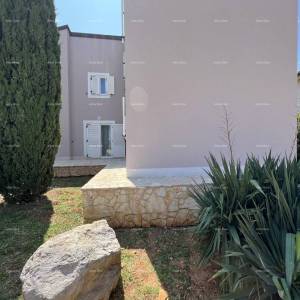 Prodaja  samostojeće kuće u Medulinu, 150m do plaže. Pošesi.