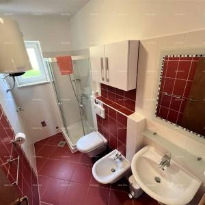 Prodaja  samostojeće kuće u Medulinu, 150m do plaže. Pošesi.