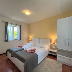 Prodaja  samostojeće kuće u Medulinu, 150m do plaže. Pošesi.