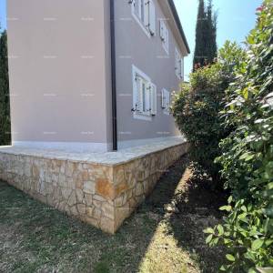 Prodaja  samostojeće kuće u Medulinu, 150m do plaže. Pošesi.