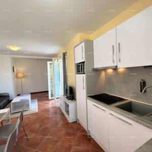 Prodaja  samostojeće kuće u Medulinu, 150m do plaže. Pošesi.