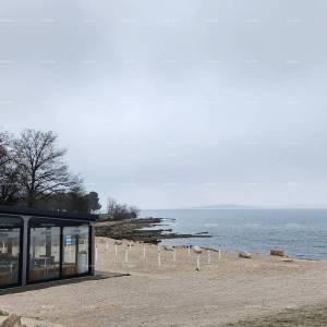Prodaja  samostojeće kuće u Medulinu, 150m do plaže. Pošesi.