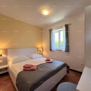 Prodaja  samostojeće kuće u Medulinu, 150m do plaže. Pošesi.