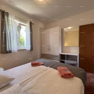 Prodaja  samostojeće kuće u Medulinu, 150m do plaže. Pošesi.