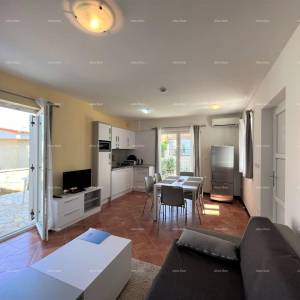 Prodaja  samostojeće kuće u Medulinu, 150m do plaže. Pošesi.