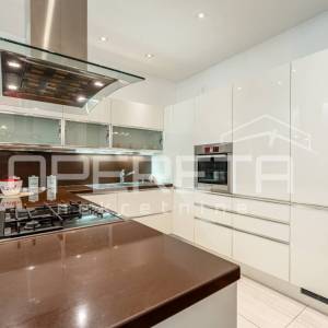 Prodaja, Stan, Centar, Centar, 1s, 228m2