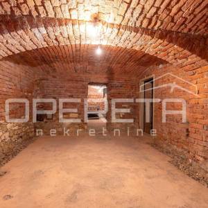 Prodaja, Stan, Centar, Centar, 1s, 228m2