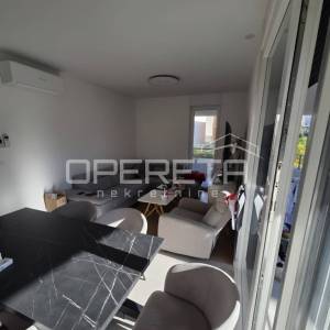 Split, Mejaši – dvosoban stan s velikim balkonom i garažom