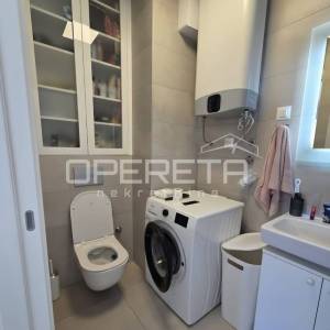 Split, Mejaši – dvosoban stan s velikim balkonom i garažom