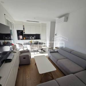 Split, Mejaši – dvosoban stan s velikim balkonom i garažom