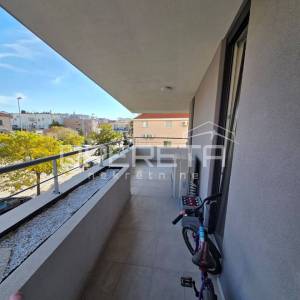 Split, Mejaši – dvosoban stan s velikim balkonom i garažom