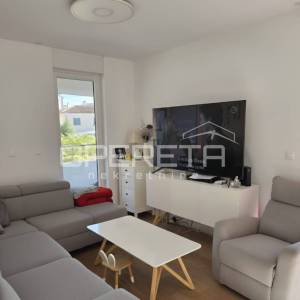 Split, Mejaši – dvosoban stan s velikim balkonom i garažom