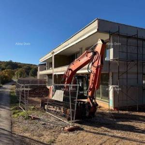 Prodaja - Stan u izgradnji s dvorištem i parkirnim mjestom, blizina Rovinja!