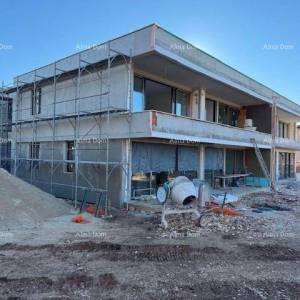 Prodaja - Stan u izgradnji s dvorištem i parkirnim mjestom, blizina Rovinja!