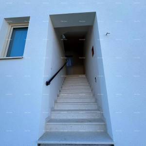 Prodaja stana, Poreč. Kompletno namješten