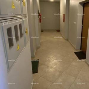 Prodaja stana s parkirnim mjestom na odličnoj lokaciji, 50 m od mora i plaža, Novigrad!