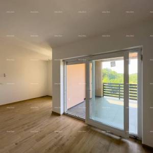 Prodaja stana s vrtom i parkirim mjestom, novogradnja, Brtonigla!