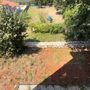 Prodaja stana s vrtom i parkirim mjestom, novogradnja, Brtonigla!