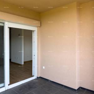 Prodaja stana s vrtom i parkirim mjestom, novogradnja, Brtonigla!