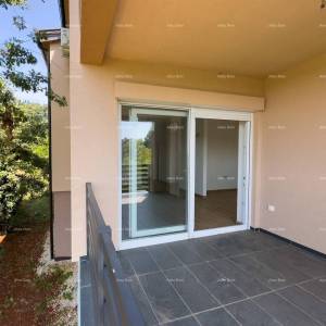 Prodaja stana s vrtom i parkirim mjestom, novogradnja, Brtonigla!