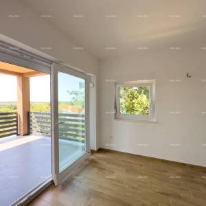 Prodaja stana s vrtom i parkirim mjestom, novogradnja, Brtonigla!