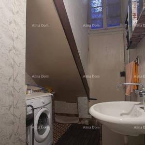 Prodaja stana u centru stare jezgre, Novigrad!