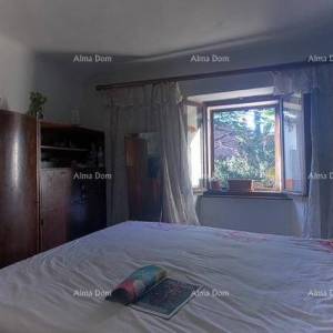 Prodaja stana u centru stare jezgre, Novigrad!