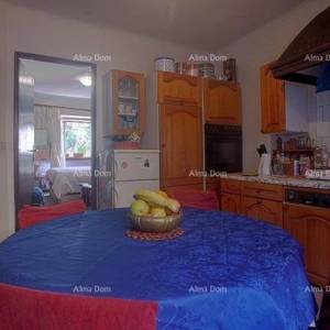 Prodaja stana u centru stare jezgre, Novigrad!