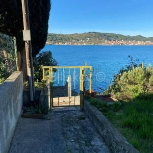 Prodaja,Preko,Otok Ošljak,kuća 87m2 prvi red do mora.