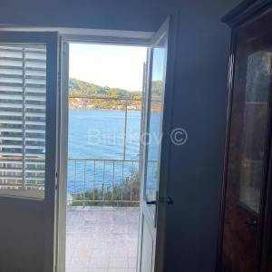 Prodaja,Preko,Otok Ošljak,kuća 87m2 prvi red do mora.