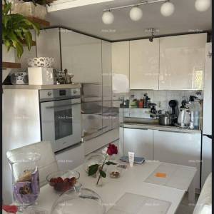 Prodaje se dvoetažni stan u Puli