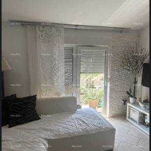 Prodaje se dvoetažni stan u Puli