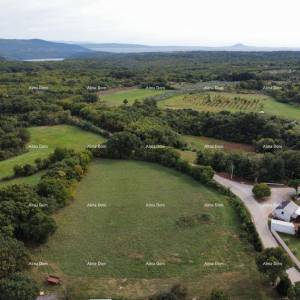 Prodaje se građevinsko zemljište površine 3785 m2