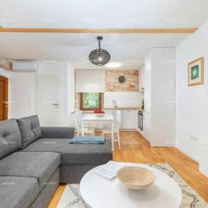 Prodaje se kamena kuća s tri odvojena stana - blizina Ližnjana!