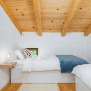 Prodaje se kamena kuća s tri odvojena stana - blizina Ližnjana!